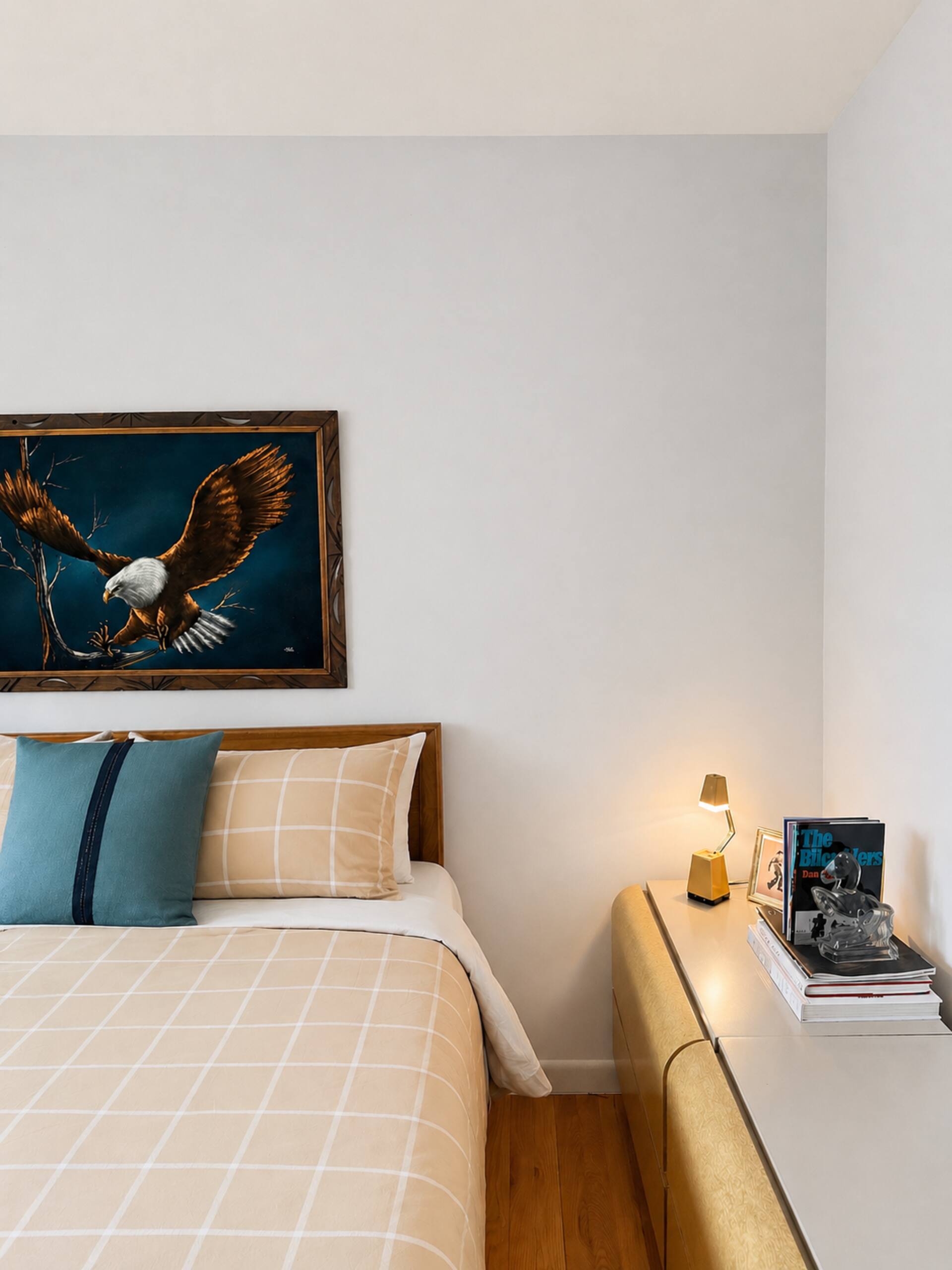Guest bed with reading lamps