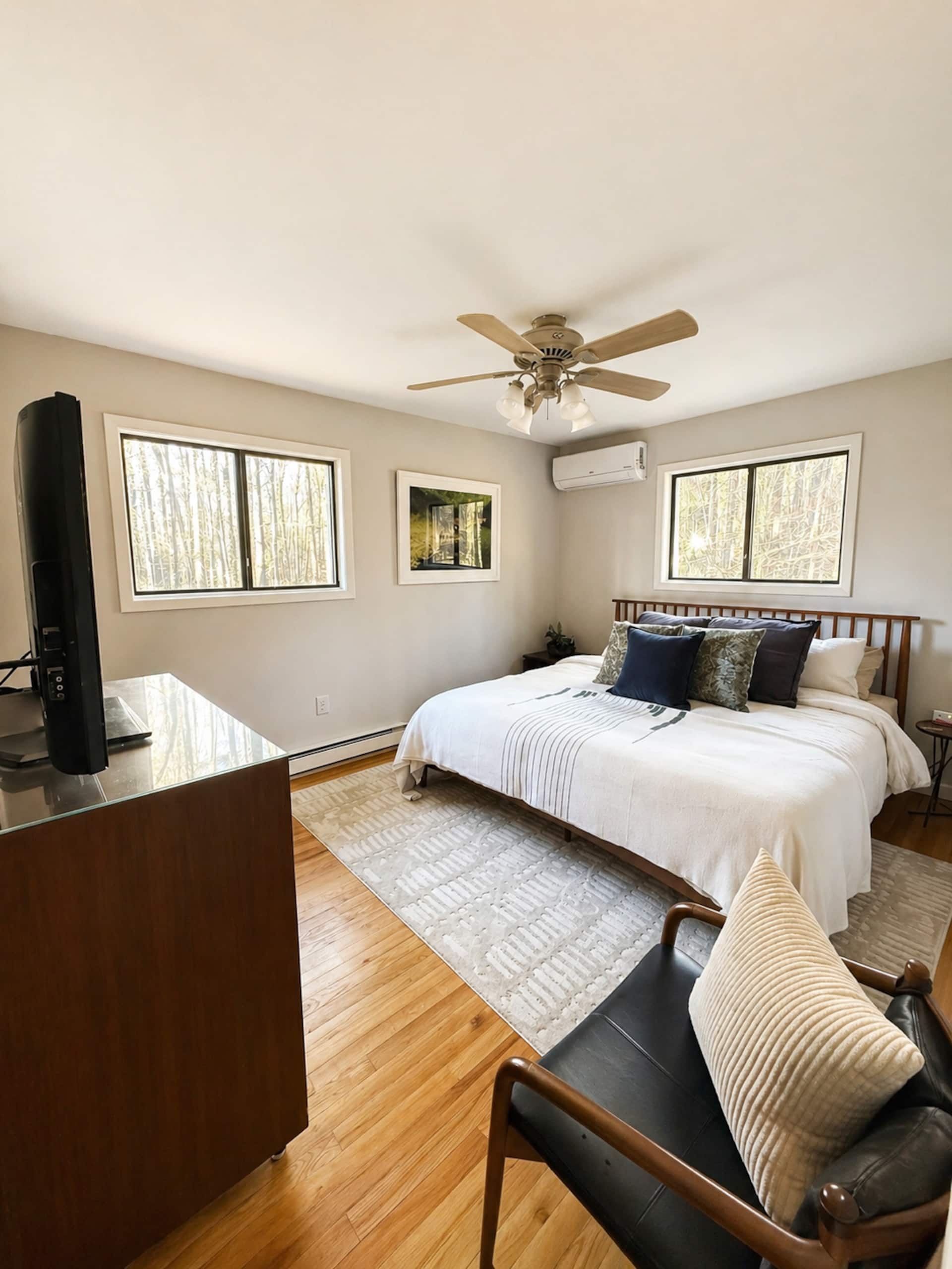 Bedroom with TV and dresser